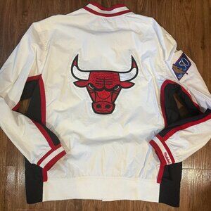 M&N Men's White Chicago Bulls 1996/97 Authentic Full-Snap Warmup Jacket Size 52
